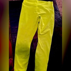 Fabletics powerhold size large color, neon yellow